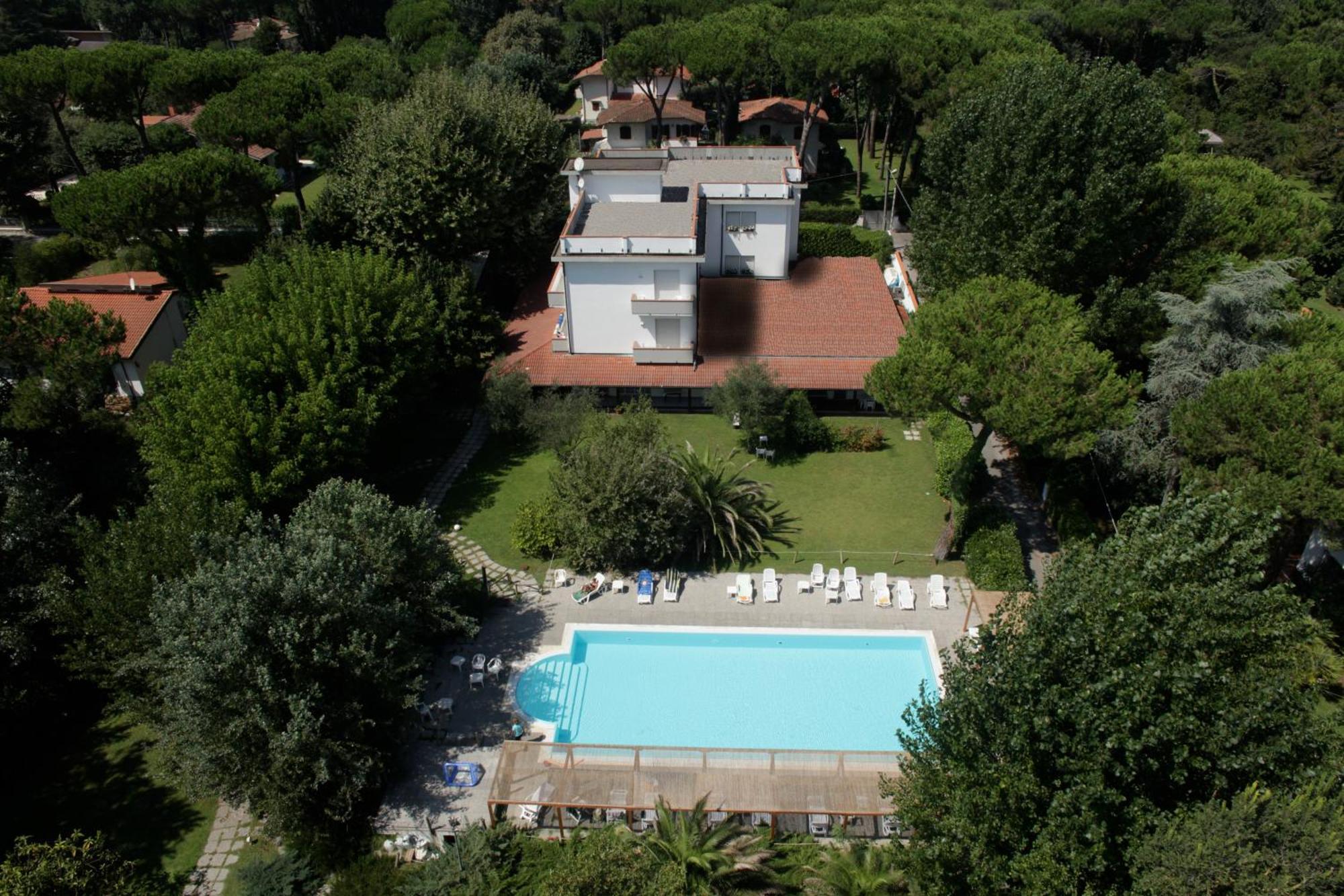 Hotel La Bussola Marina di Massa Exterior photo