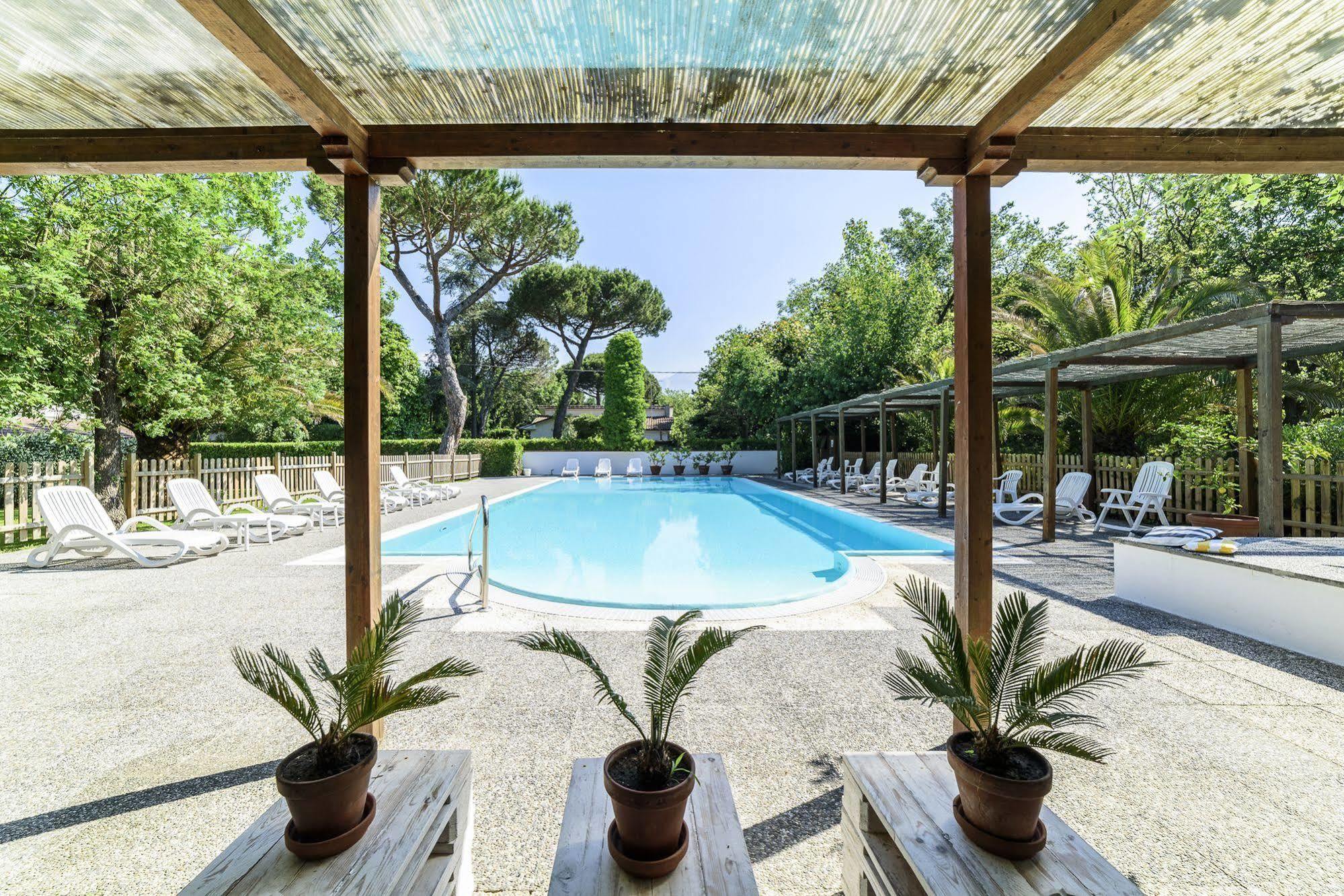 Hotel La Bussola Marina di Massa Exterior photo
